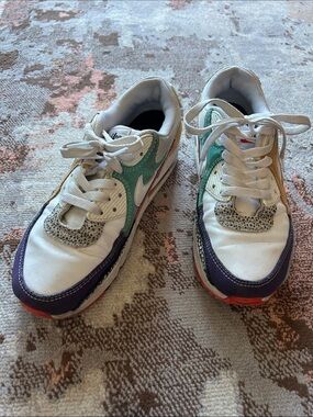 Nike Air Women’s White Sneakers with multicolor Accents